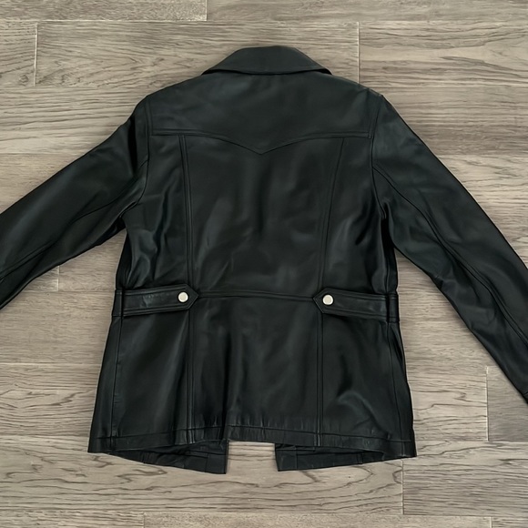 Flattering Leather Jacket - Picture 5 of 8